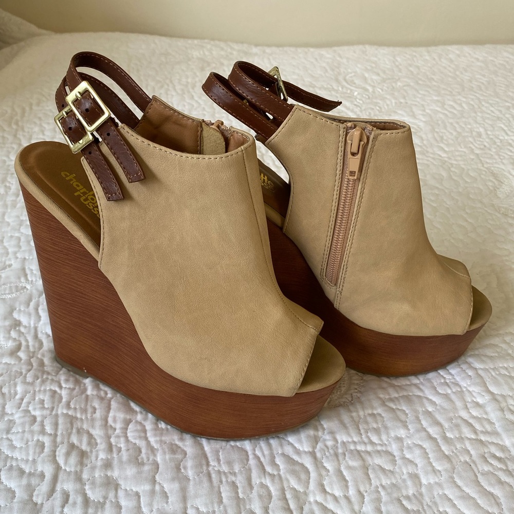 7M Peep Toe Wedges